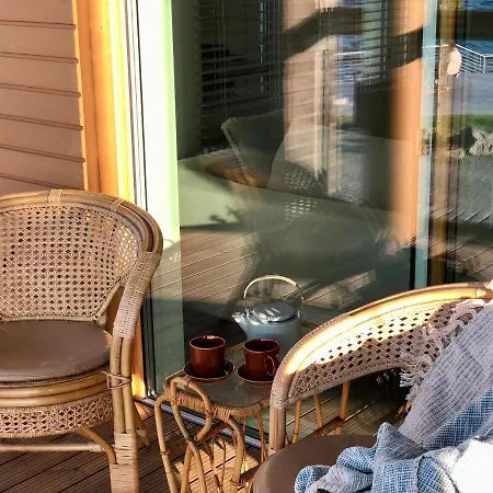 Upea Kohde Naesijaerven Rannassa *