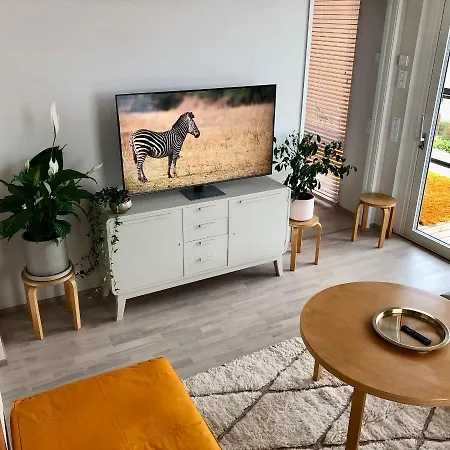 Upea Kohde Naesijaerven Rannassa